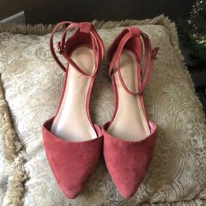 Size 11m. Coral colored, closed-toed flats with ankle strap. Barely worn.